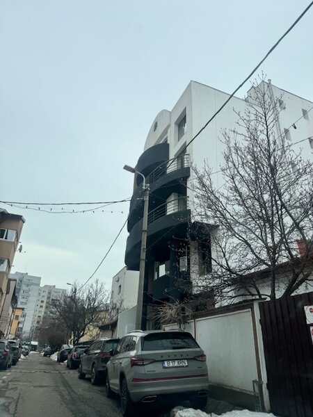 1 Mai - exclusive office building