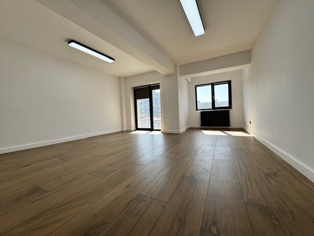 1 Mai - exclusive office building