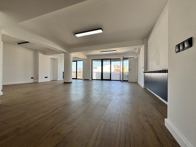 1 Mai - exclusive office building