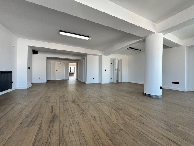 1 Mai - exclusive office building